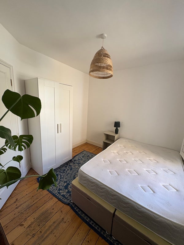 Room Emmanuel Road in Greater London