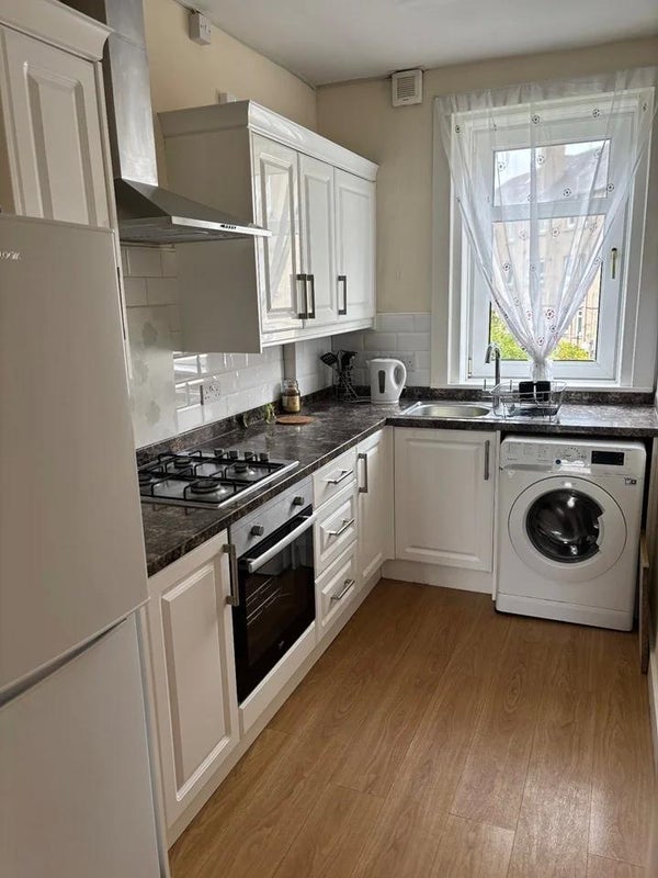 Room Balgreen Road in City of Edinburgh
