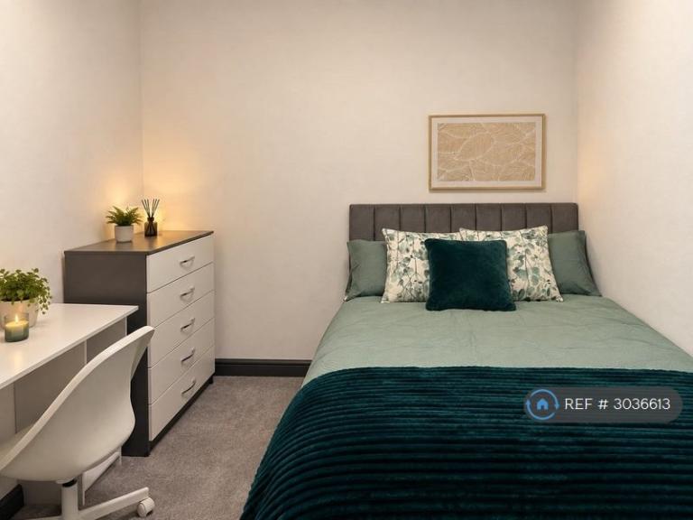 Room Guildford Road in Manchester