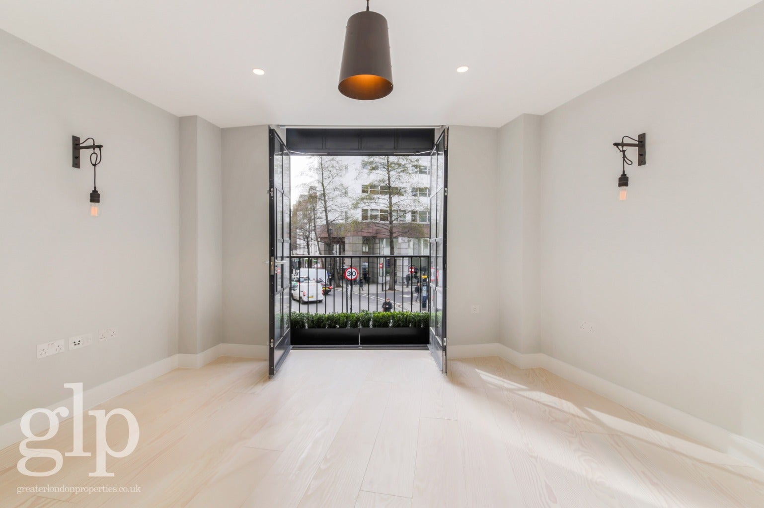 Flat Shelton Street in City of Westminster