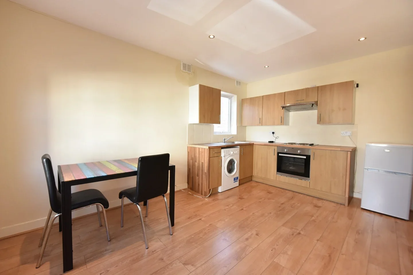 Flat Balham High Road in Greater London