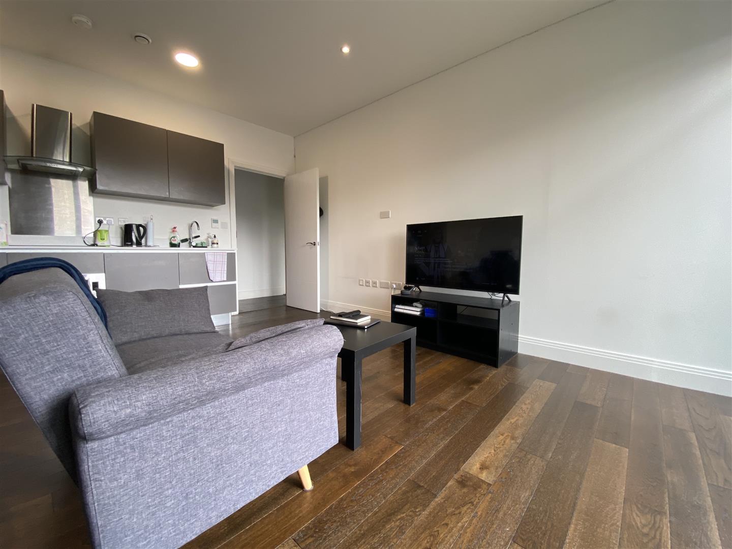 Flat Packetboat Lane in Greater London