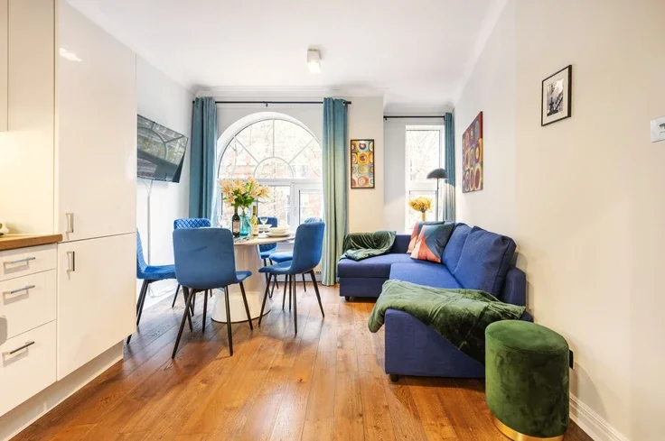 Flat Hunt's Court in City of Westminster