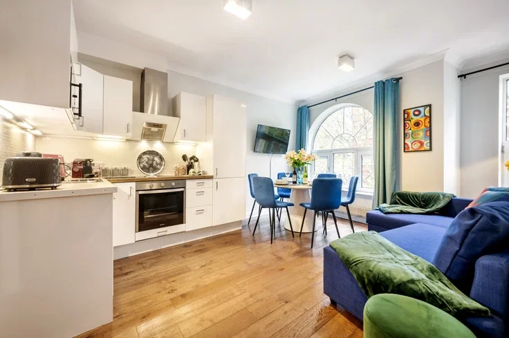 Flat Hunt's Court in City of Westminster