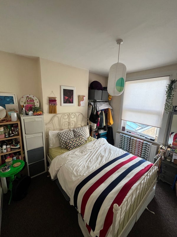 Room Pyrmont Grove in Greater London