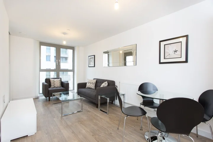 Flat Elmira Street in Greater London