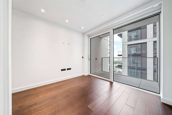Flat York Road in Greater London