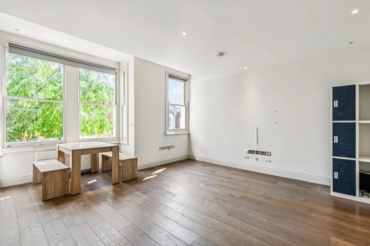 Flat Willcott Road in Greater London