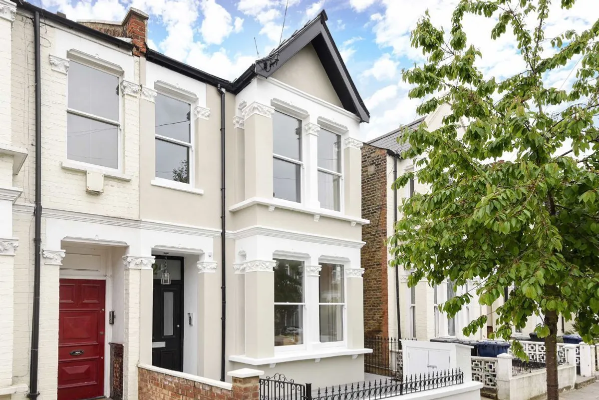 Flat Willcott Road in Greater London