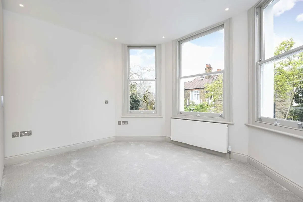 Flat Willcott Road in Greater London
