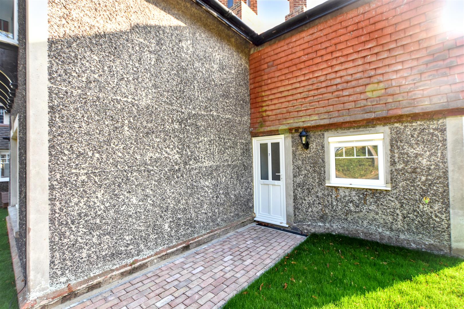 Flat Hankham Hall Road in Wealden