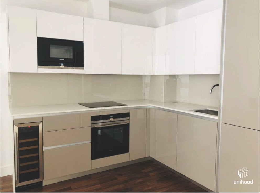Flat Juniper Drive in Greater London