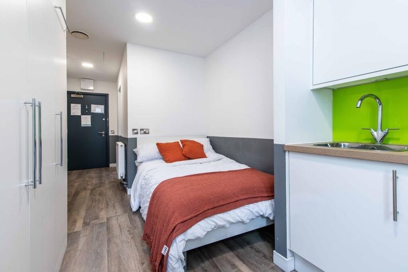 Flat Lister Gate in Nottingham