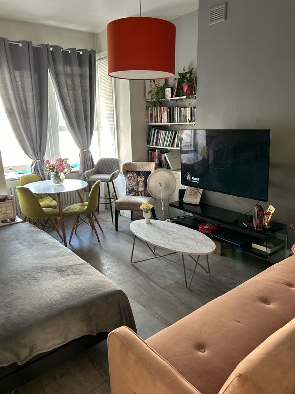Room Stanlake Road in Greater London