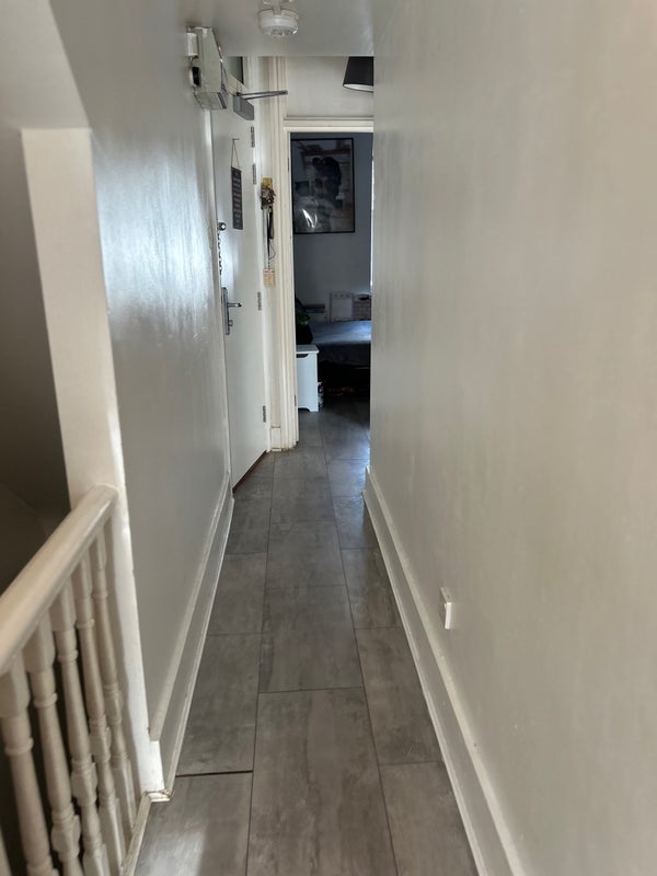 Room Stanlake Road in Greater London