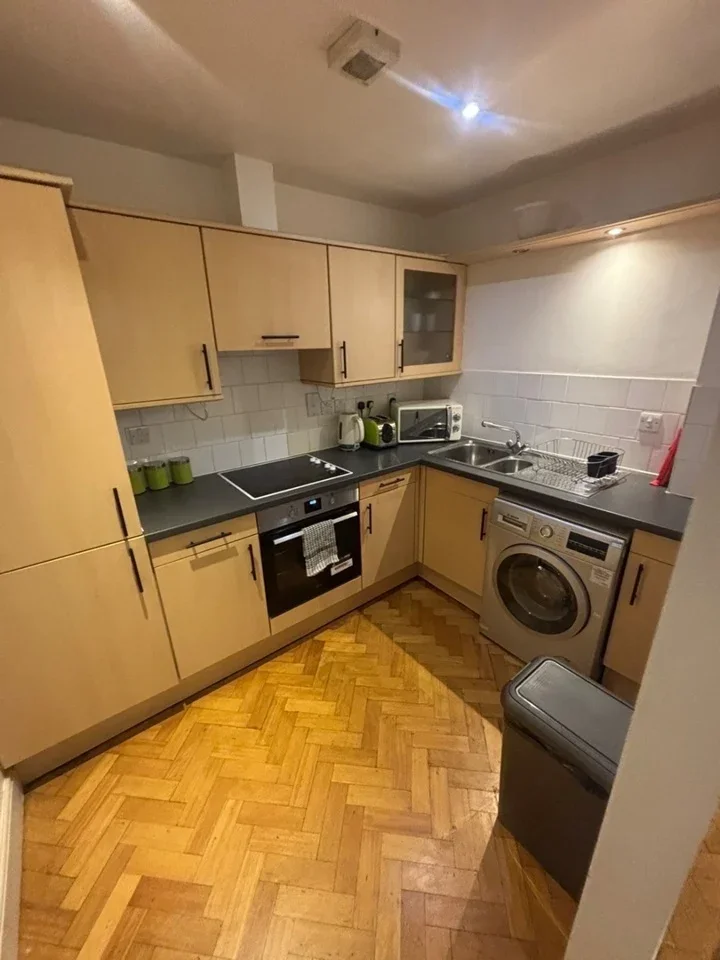Flat Surrey Quays Road in Greater London