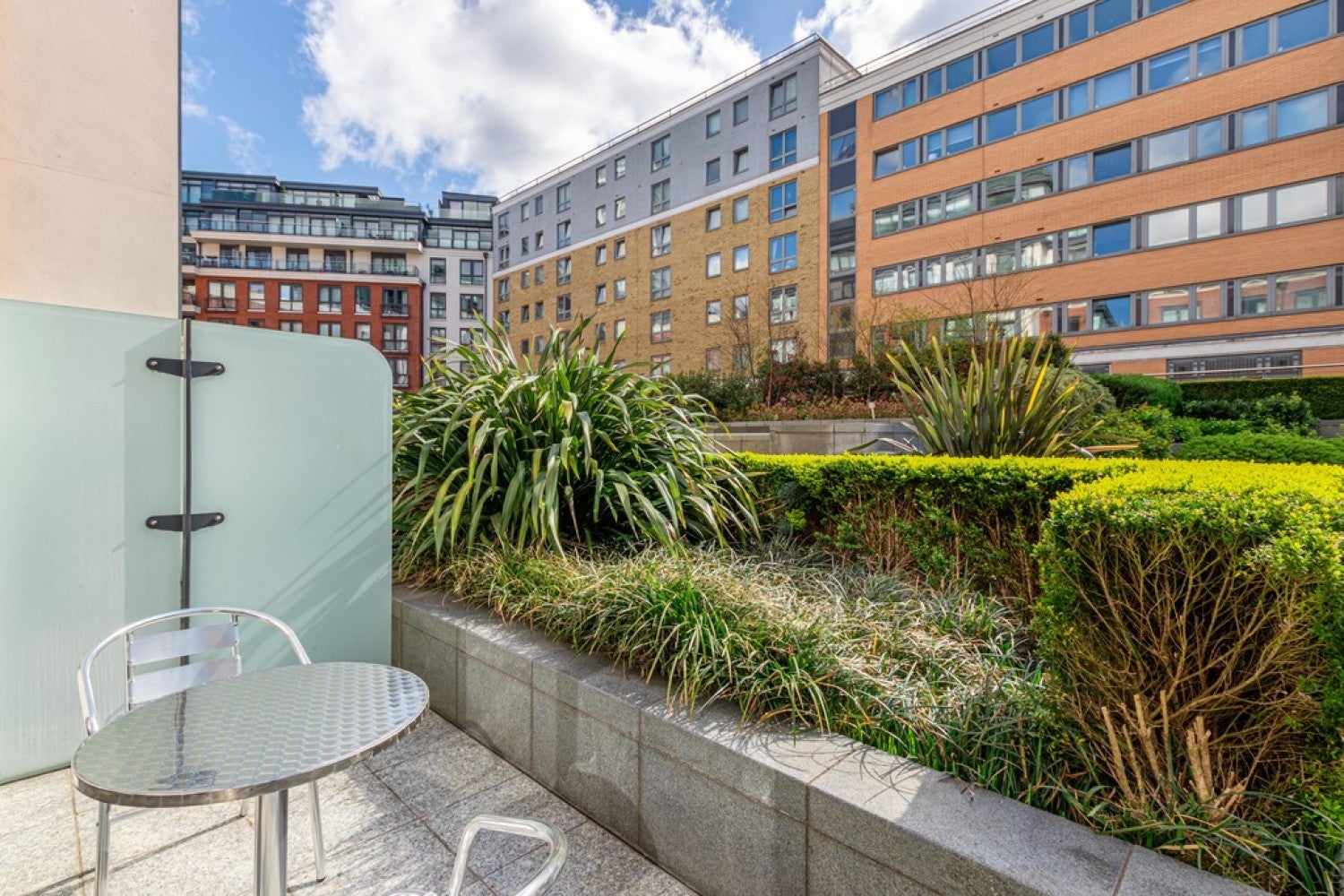 Flat Park Street in Greater London