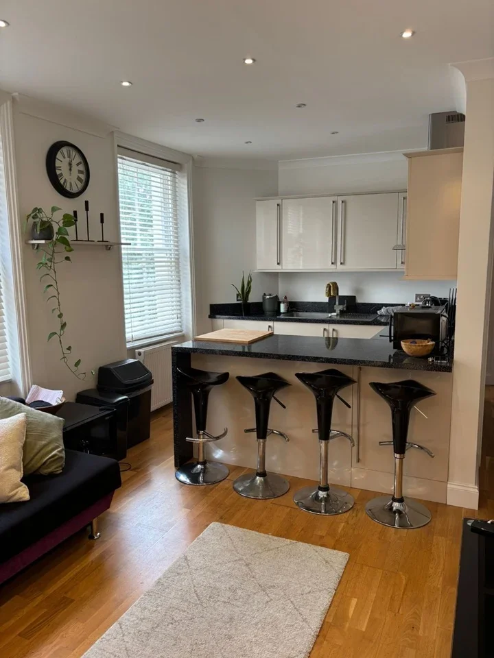Flat Latchmere Road in Greater London