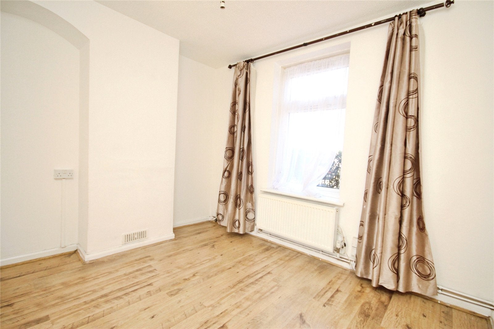 House Woodward Road in Greater London
