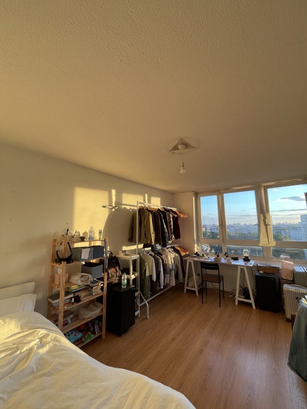 Room Peerless Street in Greater London