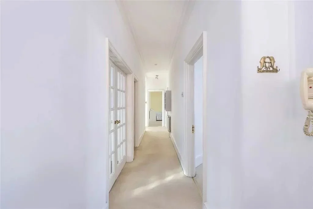 Flat Lyncroft Gardens in Greater London