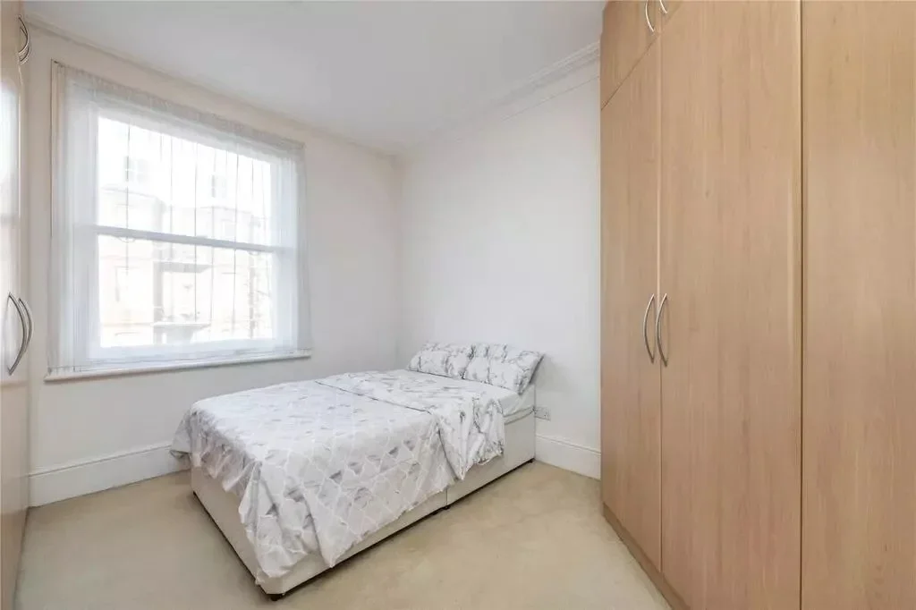 Flat Lyncroft Gardens in Greater London