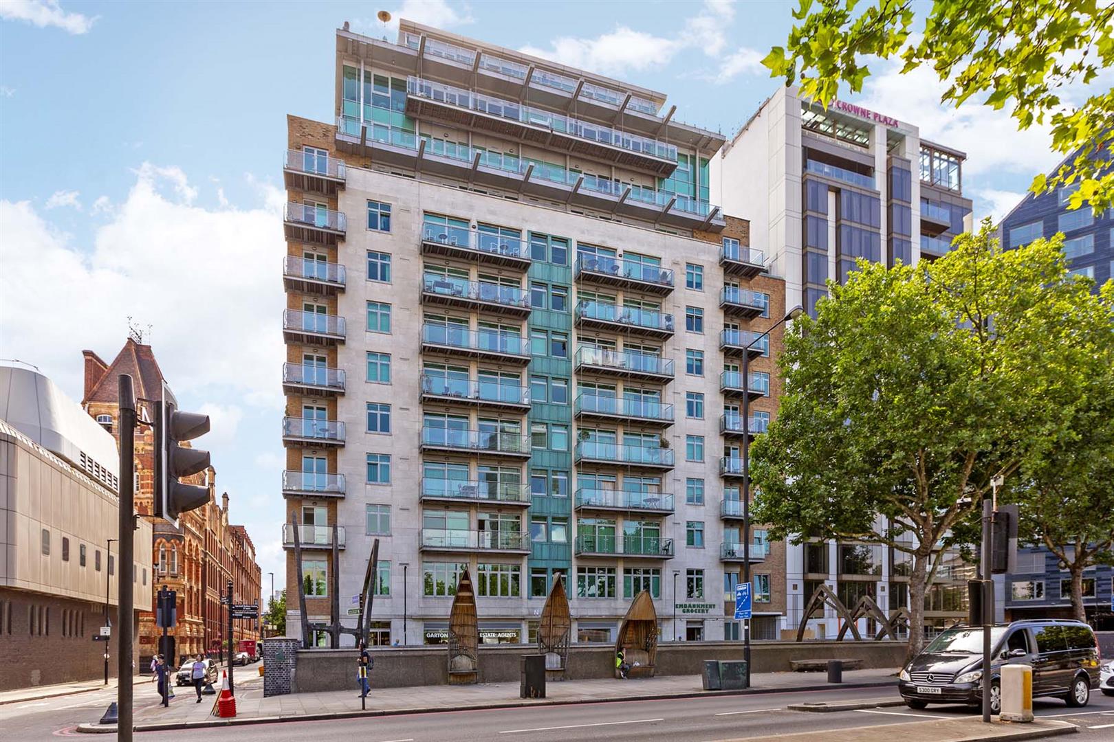 Flat Albert Embankment in Greater London
