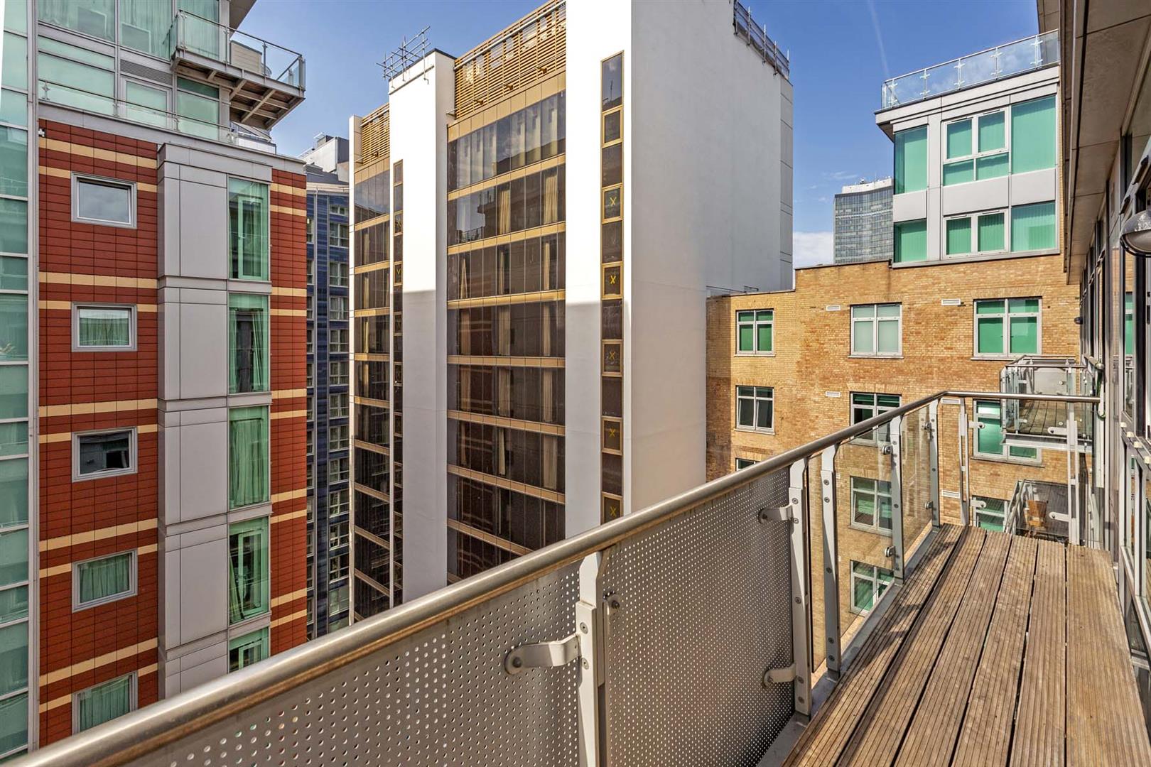 Flat Albert Embankment in Greater London