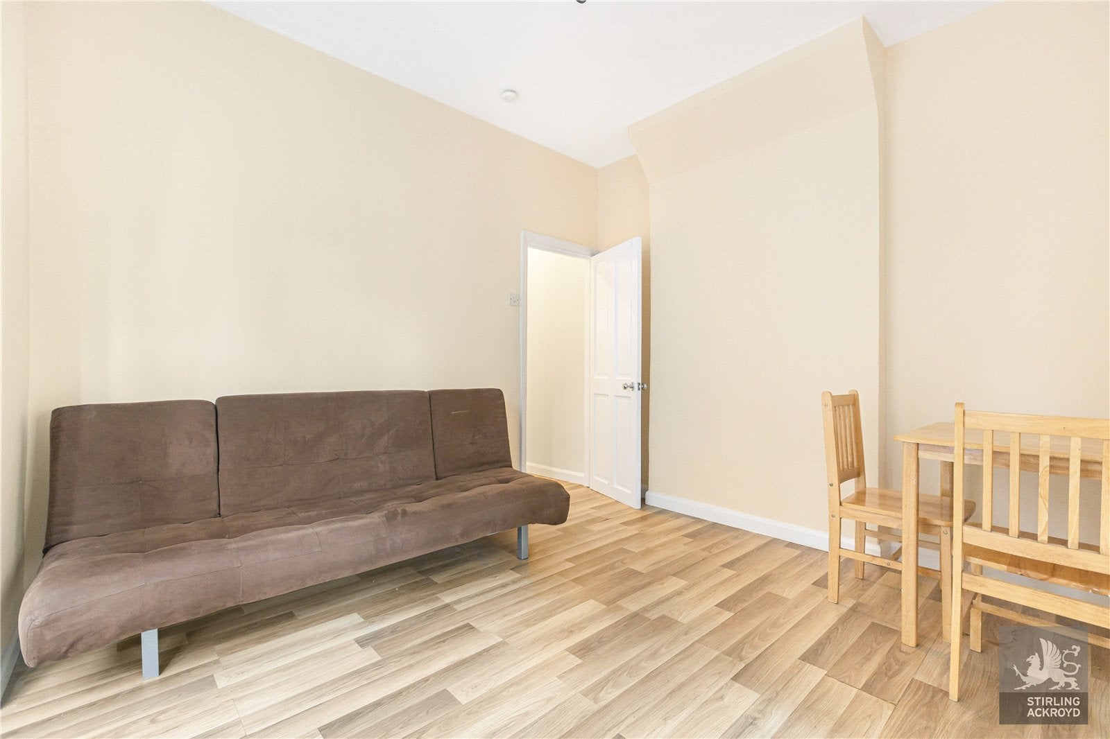 Flat Ashville Road in Greater London