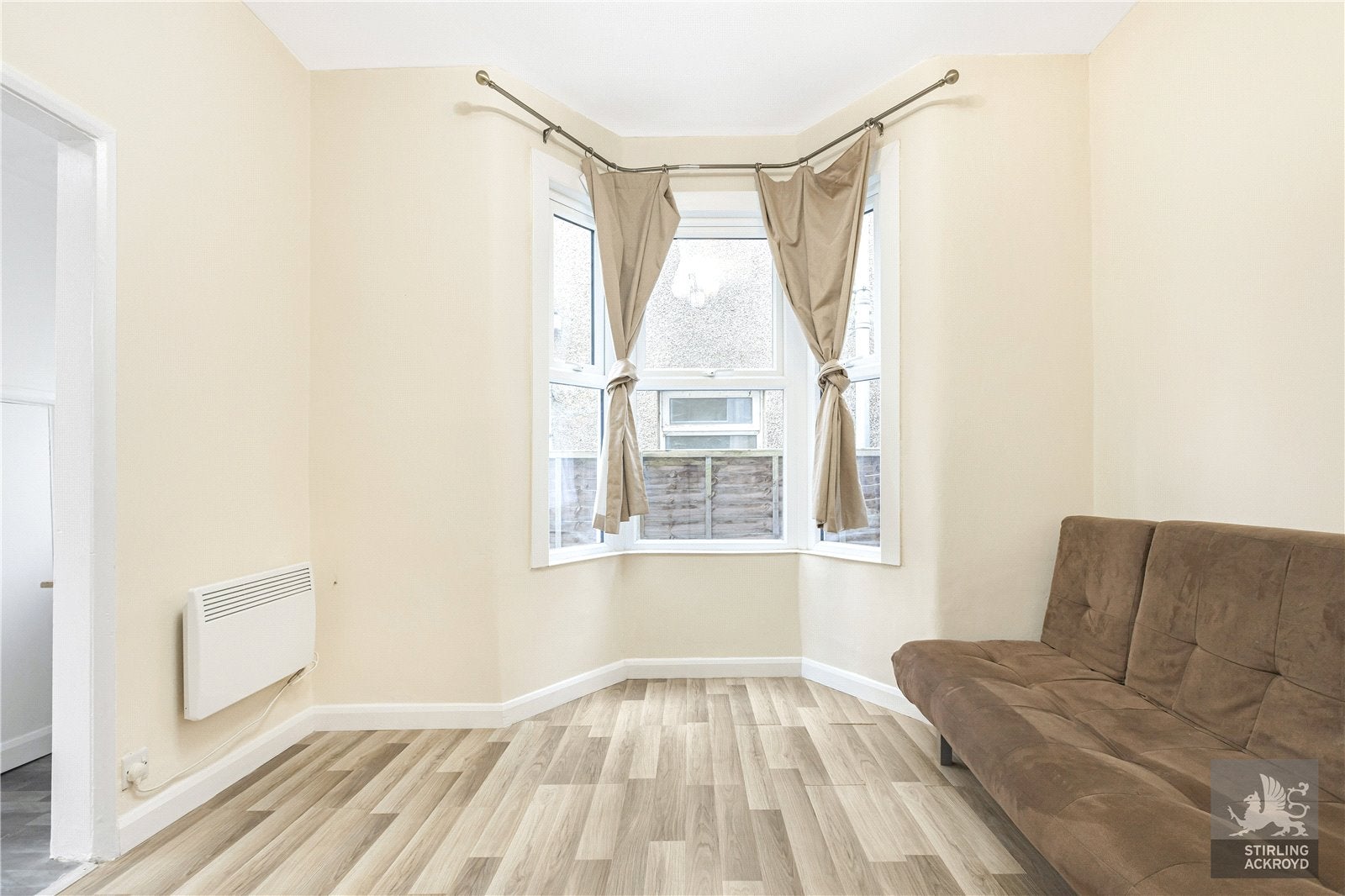 Flat Ashville Road in Greater London