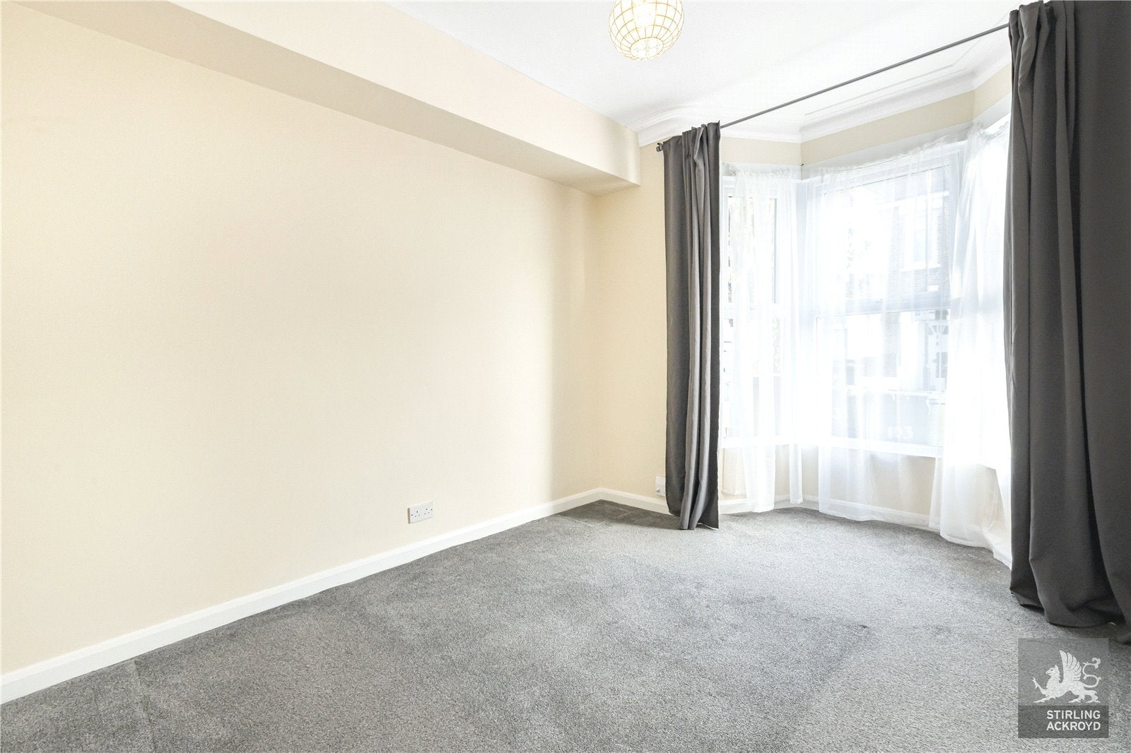 Flat Ashville Road in Greater London