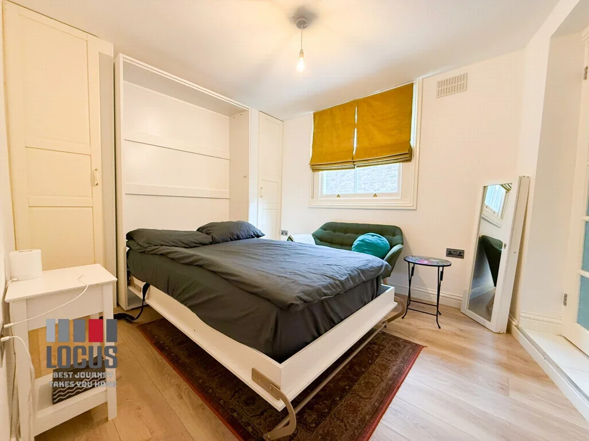 Flat Shepperton Road in Greater London