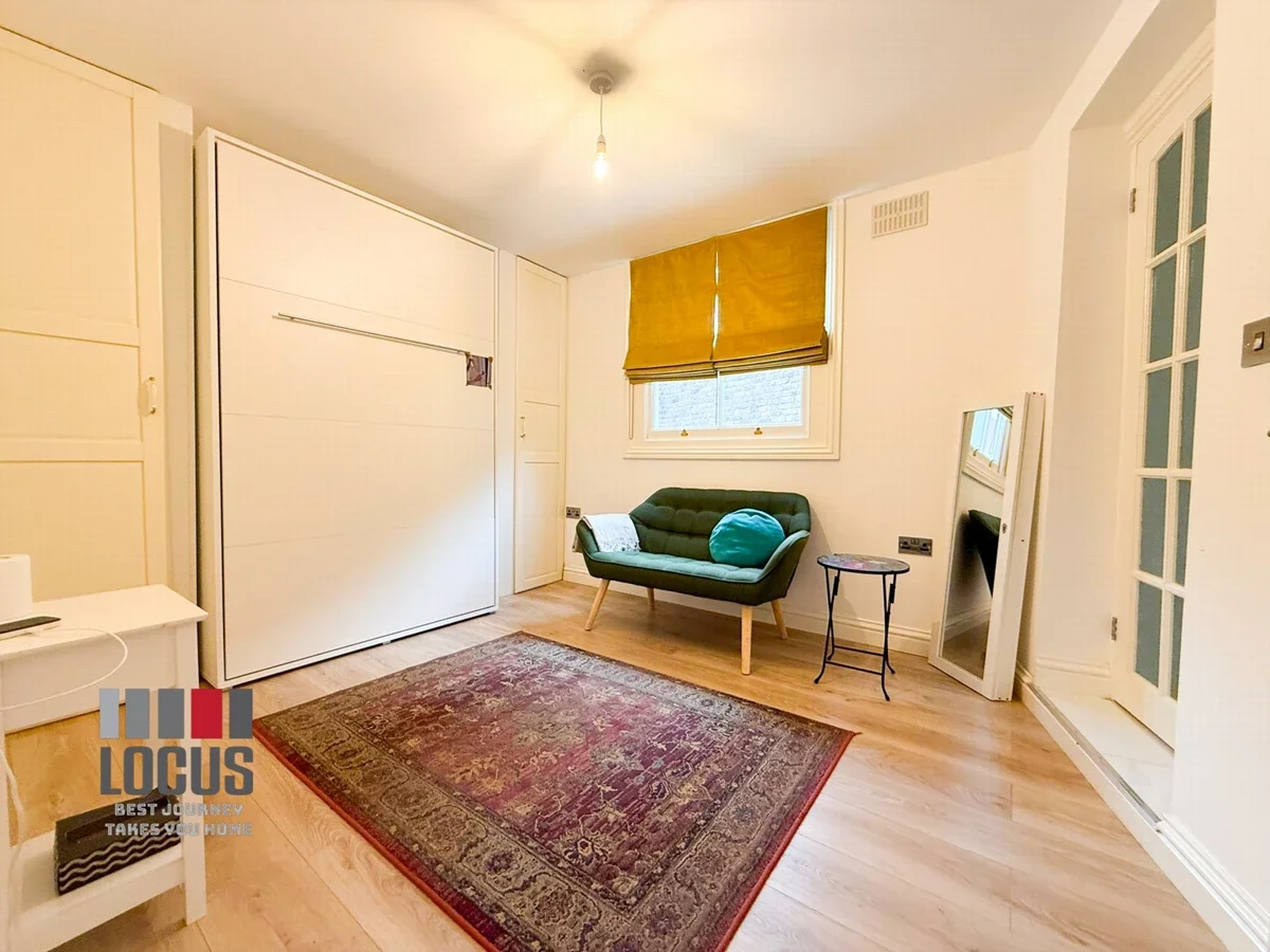 Flat Shepperton Road in Greater London