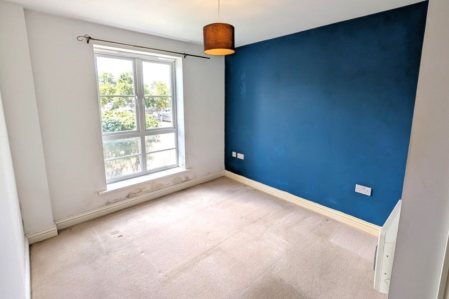 Flat Tudor Way in Woking