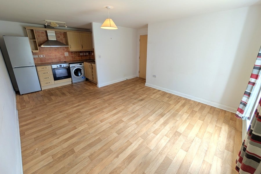 Flat Tudor Way in Woking
