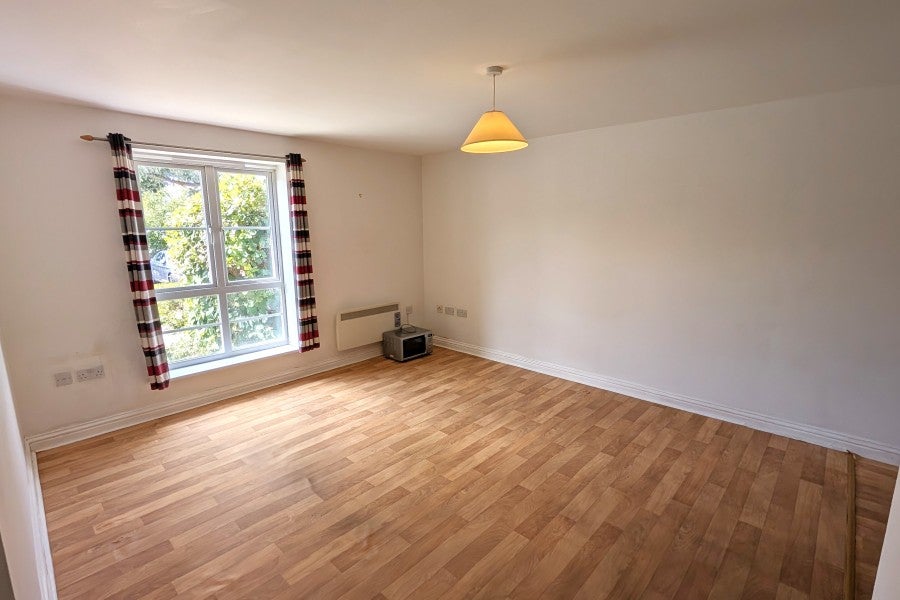 Flat Tudor Way in Woking
