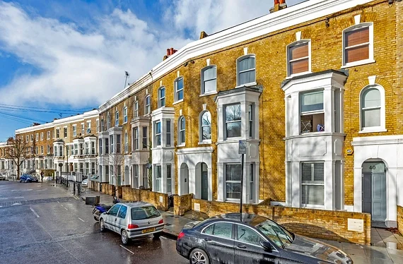 Flat Bramber Road in Greater London