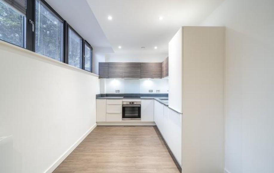 Flat Endeavour Square in Greater London