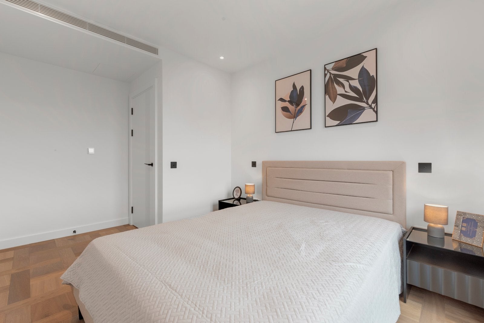 Flat Prusom Street in Greater London