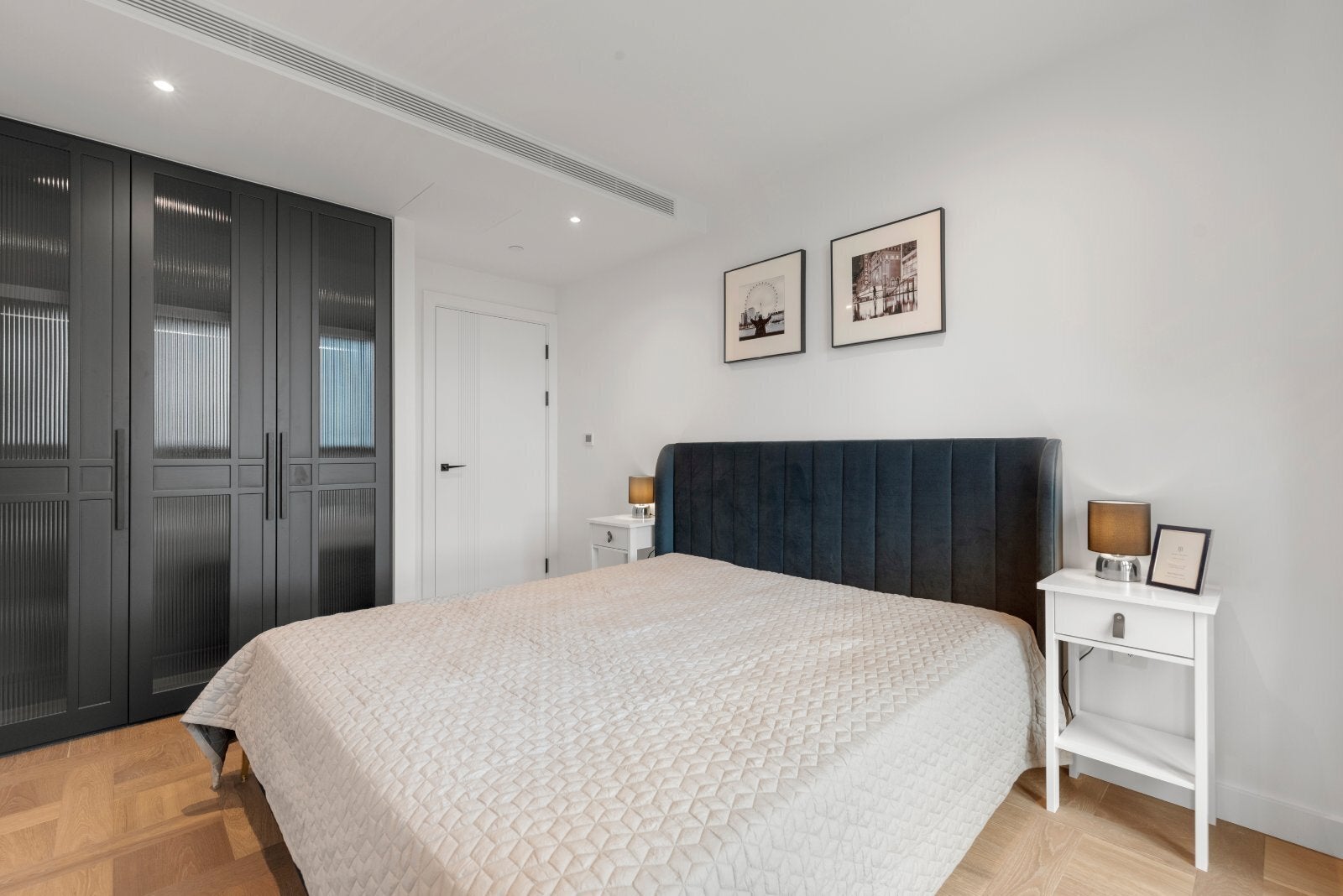 Flat Prusom Street in Greater London