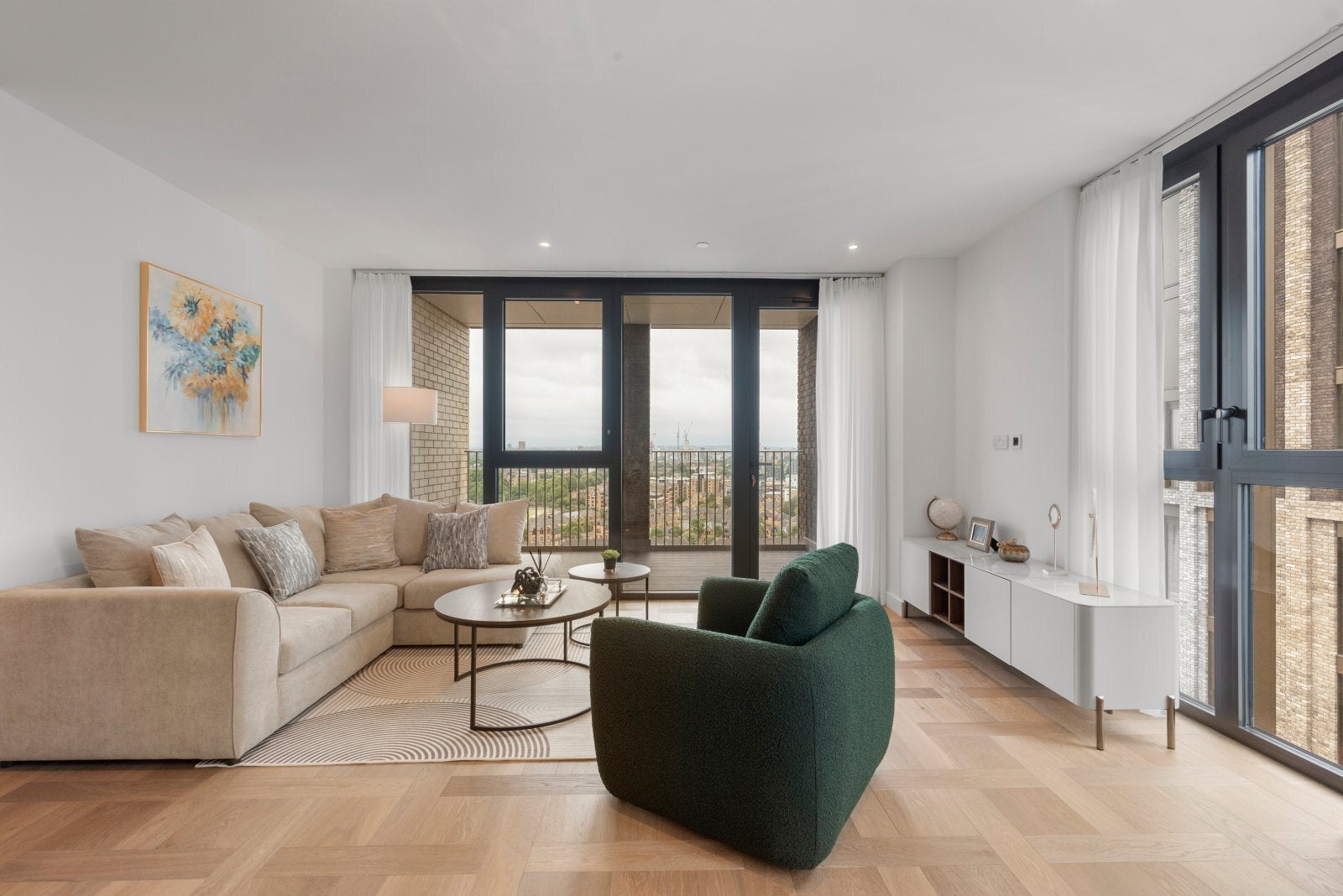 Flat Prusom Street in Greater London