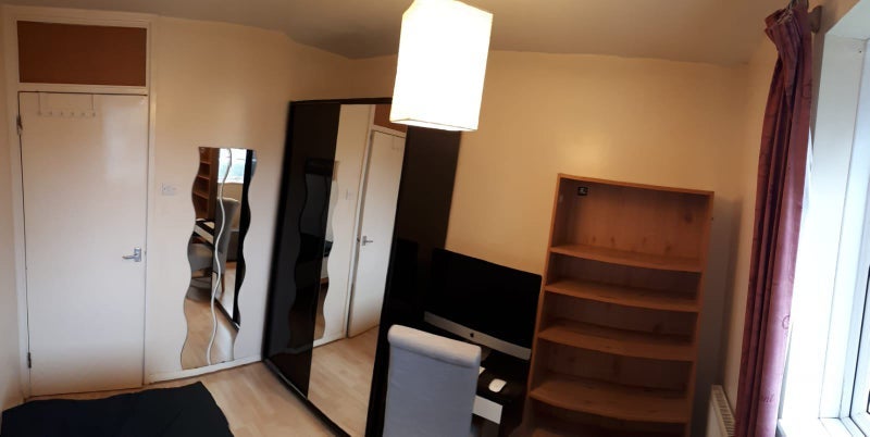 Room Ganley Road in Greater London