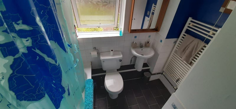 Room Ganley Road in Greater London