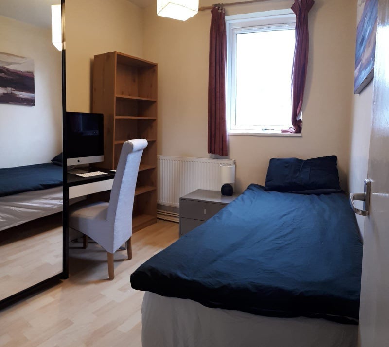Room Ganley Road in Greater London