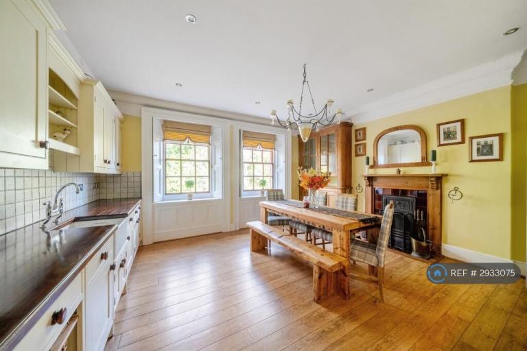 Flat Canterton Lane in New Forest