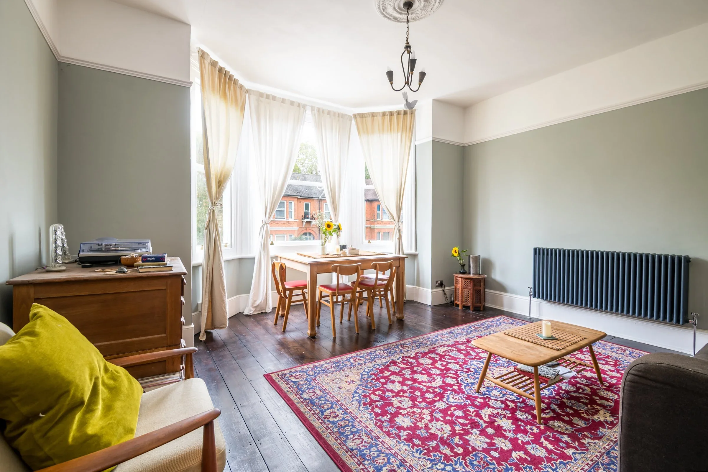 Flat Victoria Crescent in Greater London
