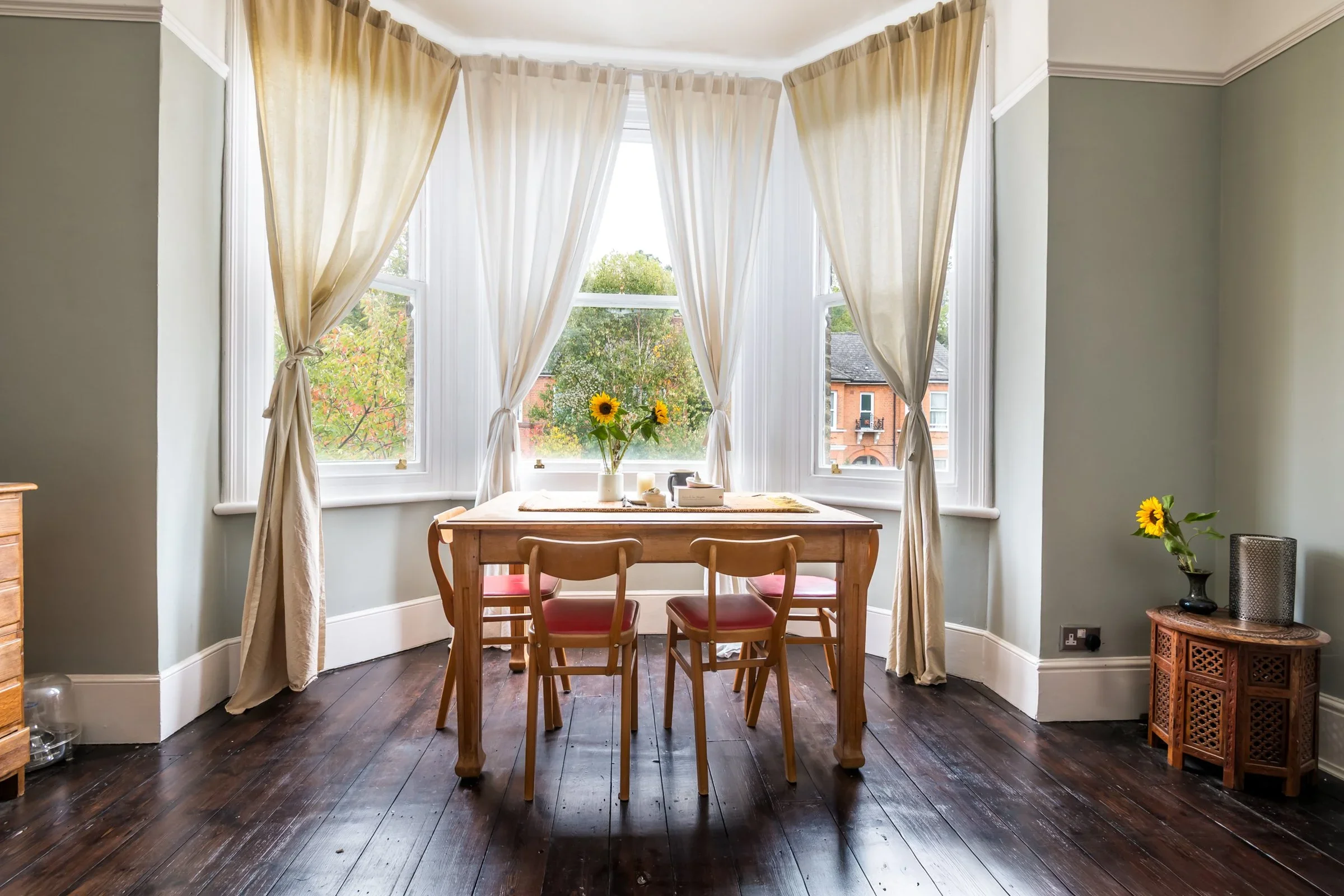 Flat Victoria Crescent in Greater London