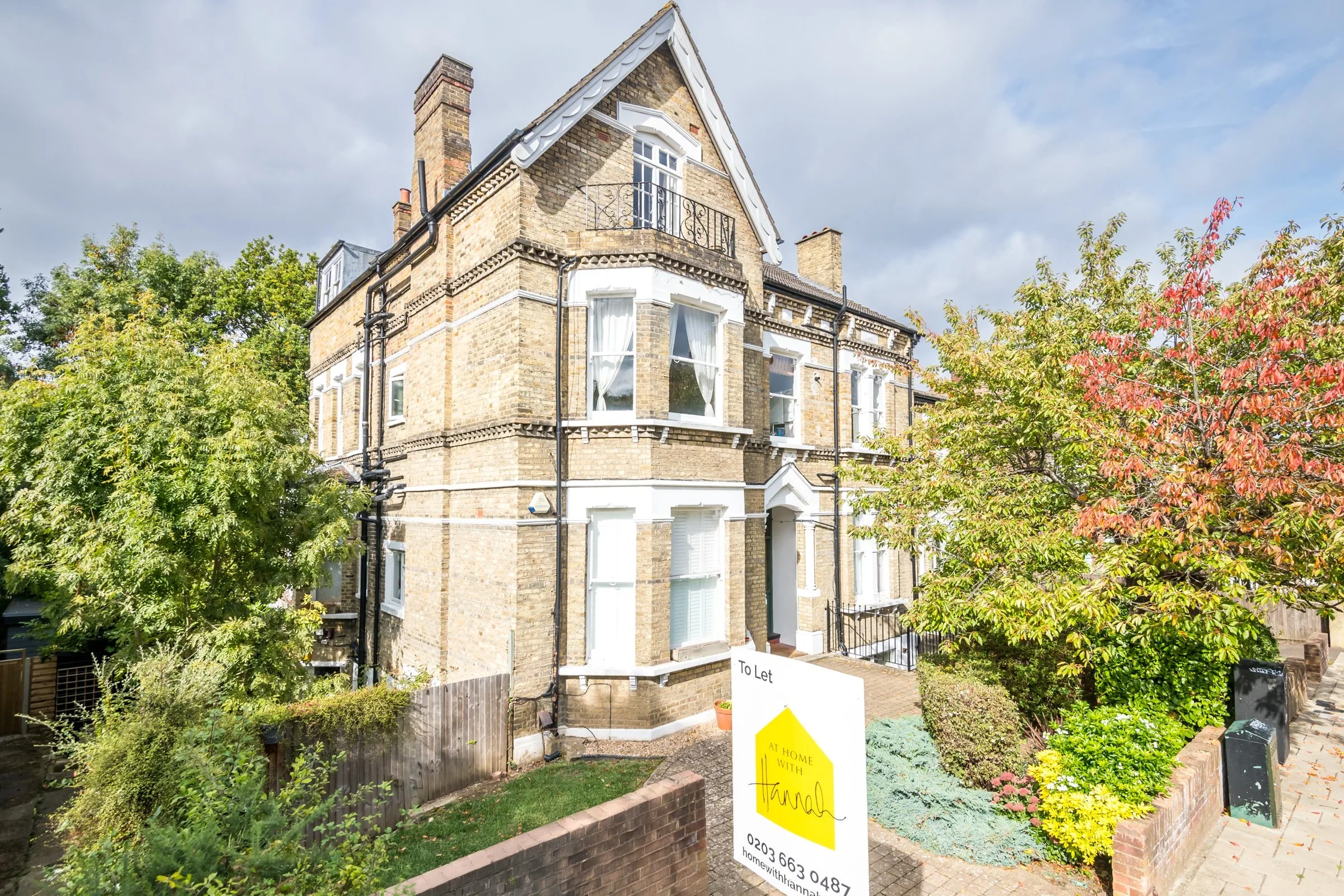Flat Victoria Crescent in Greater London
