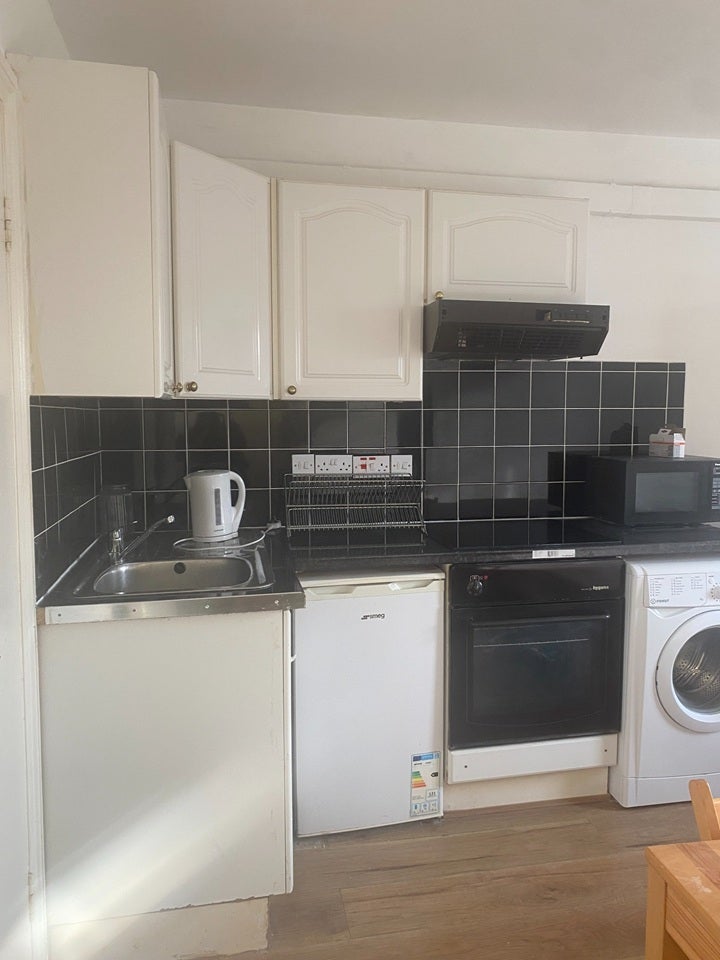 Flat Penywern Road in Greater London