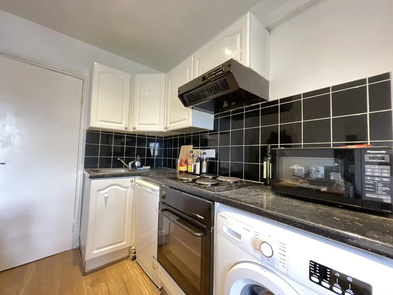 Flat Penywern Road in Greater London